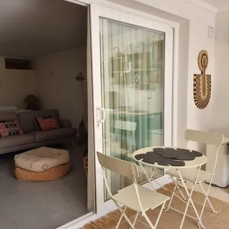 The 98 Place Carcavelos * Carcavelos (Lisbon)