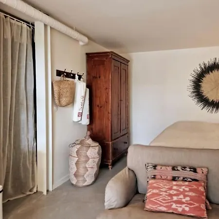 The 98 Place Carcavelos * Carcavelos (Lisbon)